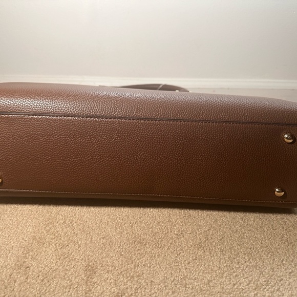 Karla Hanson handbag. I believe it to be a businesslike bag. Perhaps for travel - Picture 4 of 16